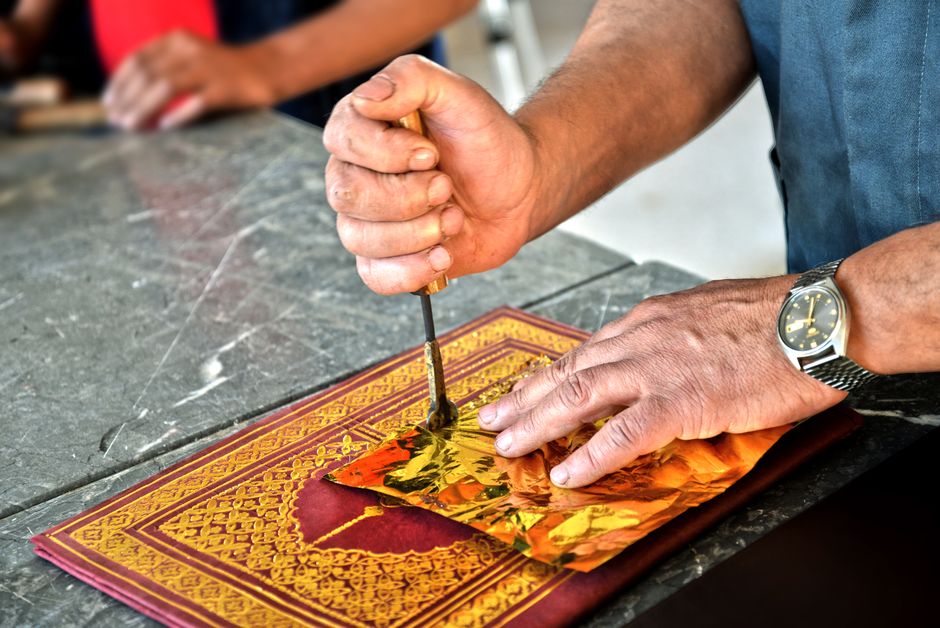 Bookbinding by hand